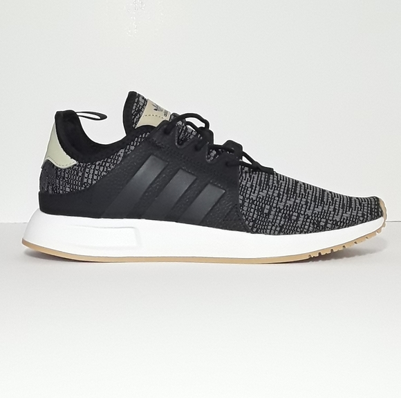 Adidas originals black casual sneaker.